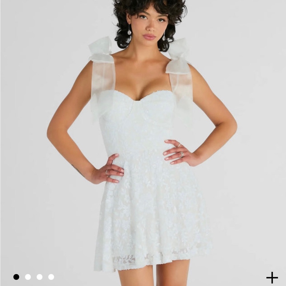 Windsor White Prom/Special Occasion Dress Size XS